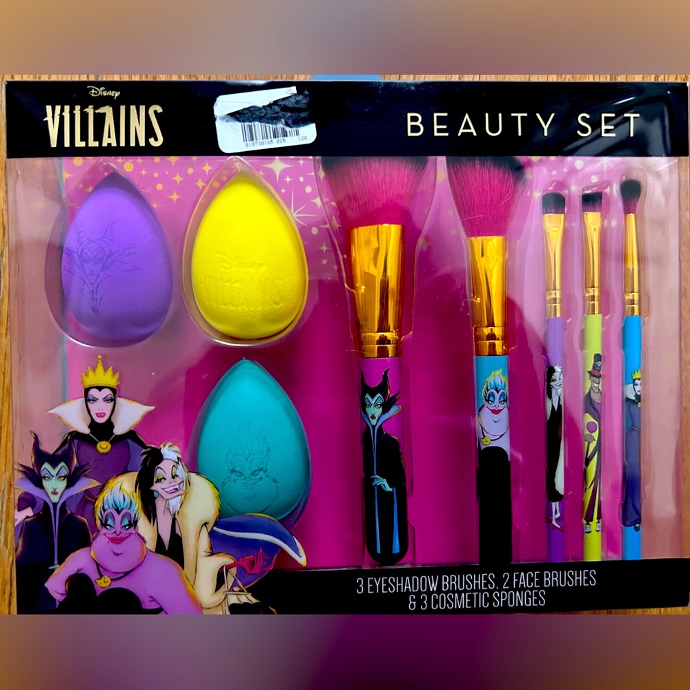 Disney Villains Beauty Set with Brushes and Sponges
